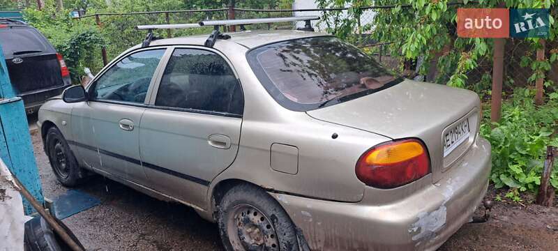 Седан Kia Sephia 1998 в Вольногорске