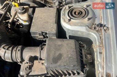 Седан Kia Sephia 2004 в Кривом Роге