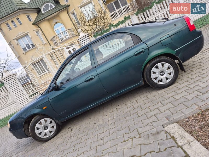 Седан Kia Sephia 2000 в Черновцах
