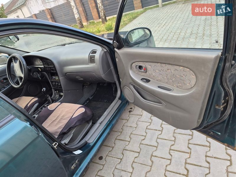 Седан Kia Sephia 2000 в Черновцах