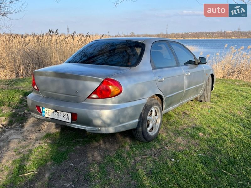 Седан Kia Sephia 2004 в Кривом Роге