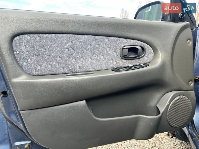 Седан Kia Sephia 2004 в Харькове