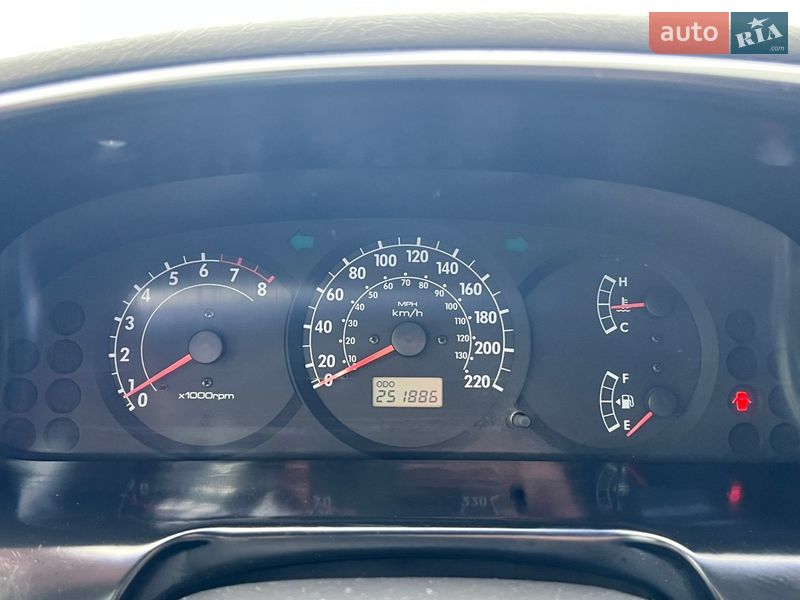 Седан Kia Sephia 2004 в Харькове