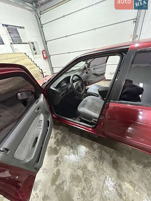 Седан Kia Sephia 1995 в Одессе