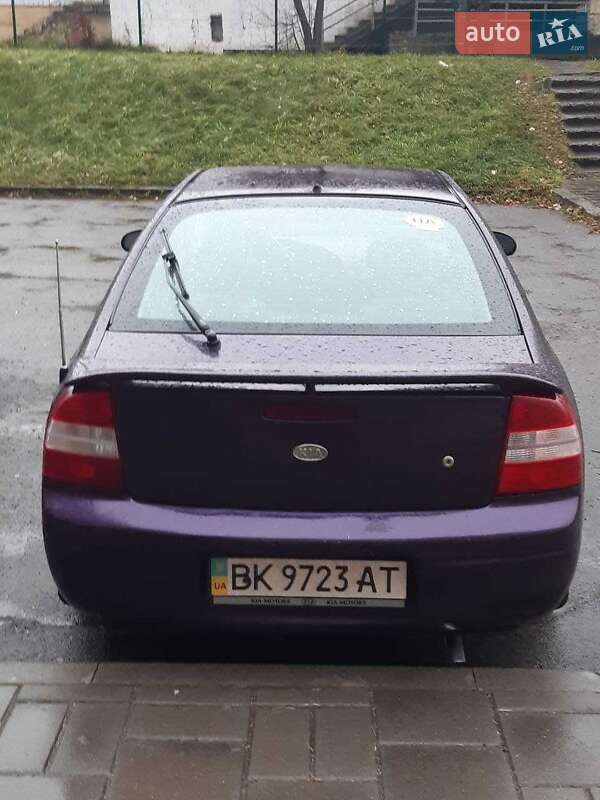 Седан Kia Shuma 2000 в Ровно