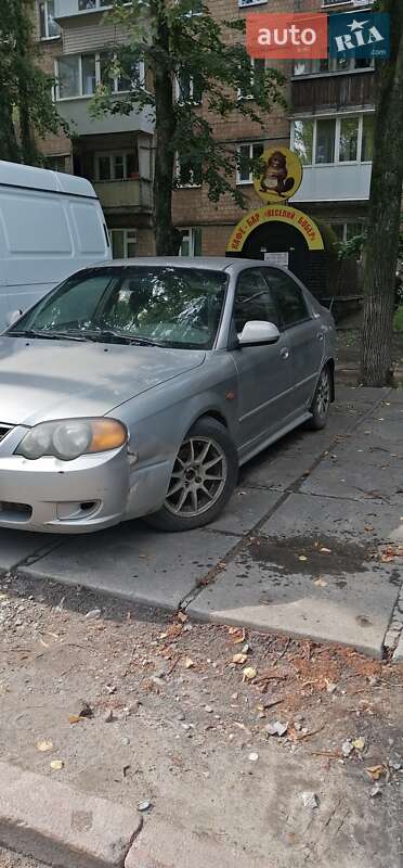 Седан Kia Shuma 2003 в Києві