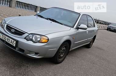 Седан Kia Shuma 2003 в Киеве