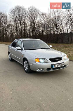 Седан Kia Shuma 2003 в Болехове