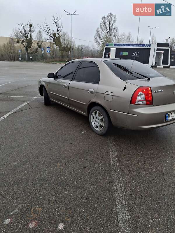 Седан Kia Shuma 2003 в Киеве