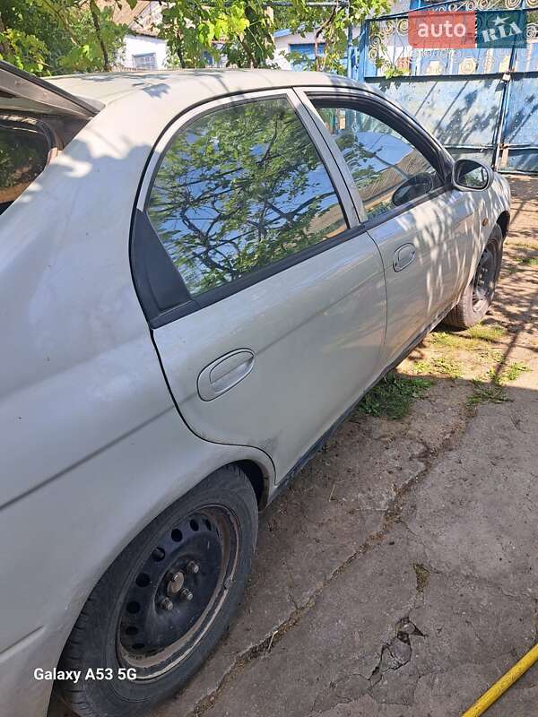 Седан Kia Shuma 1999 в Херсоні
