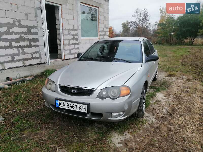Седан Kia Shuma 2002 в Малині
