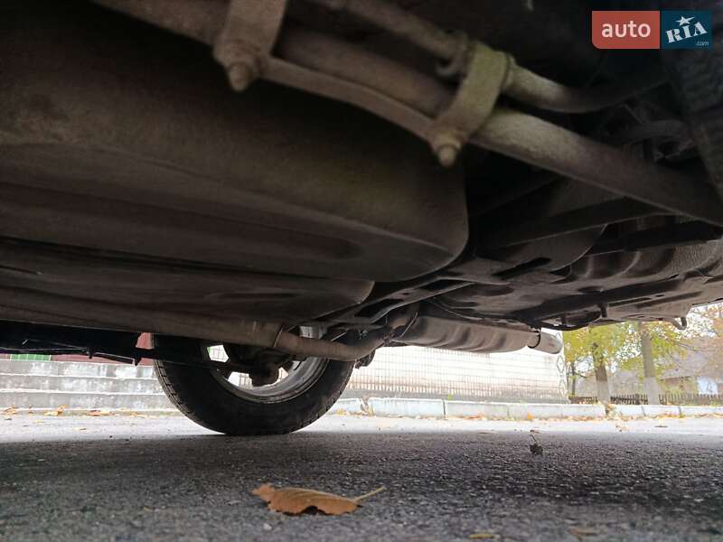 Седан Kia Shuma 2003 в Дунаївцях