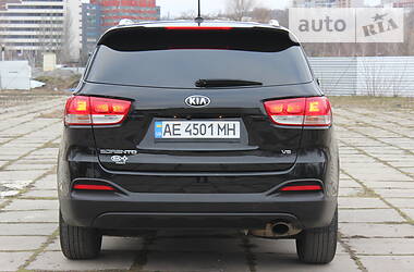 Позашляховик / Кросовер Kia Sorento 2016 в 