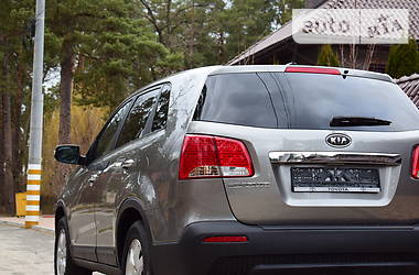 Позашляховик / Кросовер Kia Sorento 2011 в 