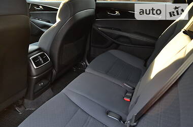 Позашляховик / Кросовер Kia Sorento 2015 в 