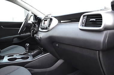 Позашляховик / Кросовер Kia Sorento 2015 в 