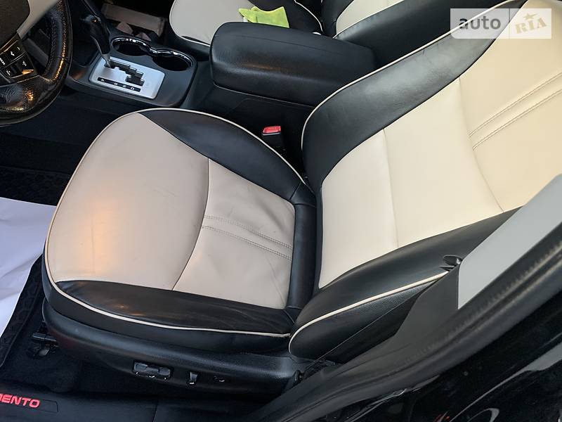 Позашляховик / Кросовер Kia Sorento 2010 в Івано-Франківську