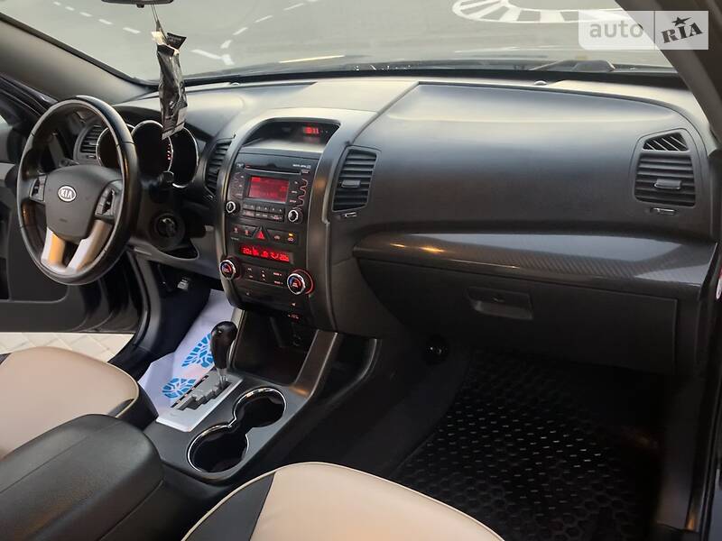 Позашляховик / Кросовер Kia Sorento 2010 в Івано-Франківську