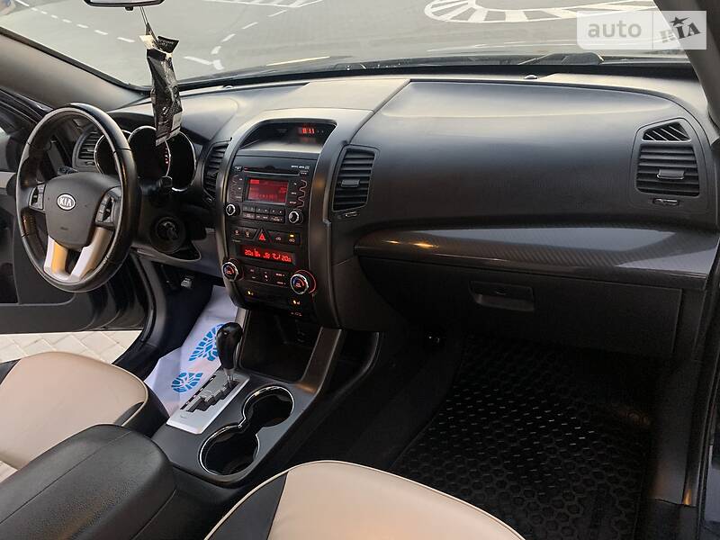 Позашляховик / Кросовер Kia Sorento 2010 в Івано-Франківську