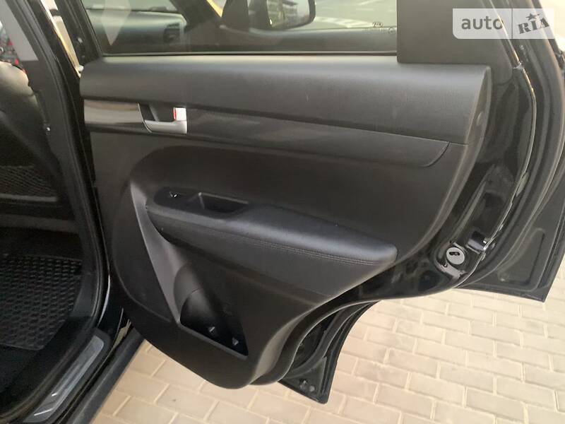 Позашляховик / Кросовер Kia Sorento 2010 в Івано-Франківську