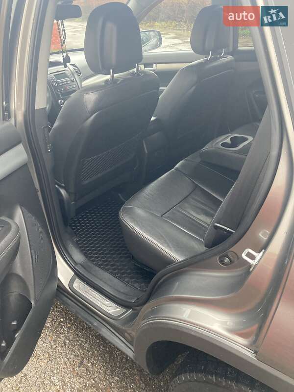 Внедорожник / Кроссовер Kia Sorento 2012 в Черновцах
