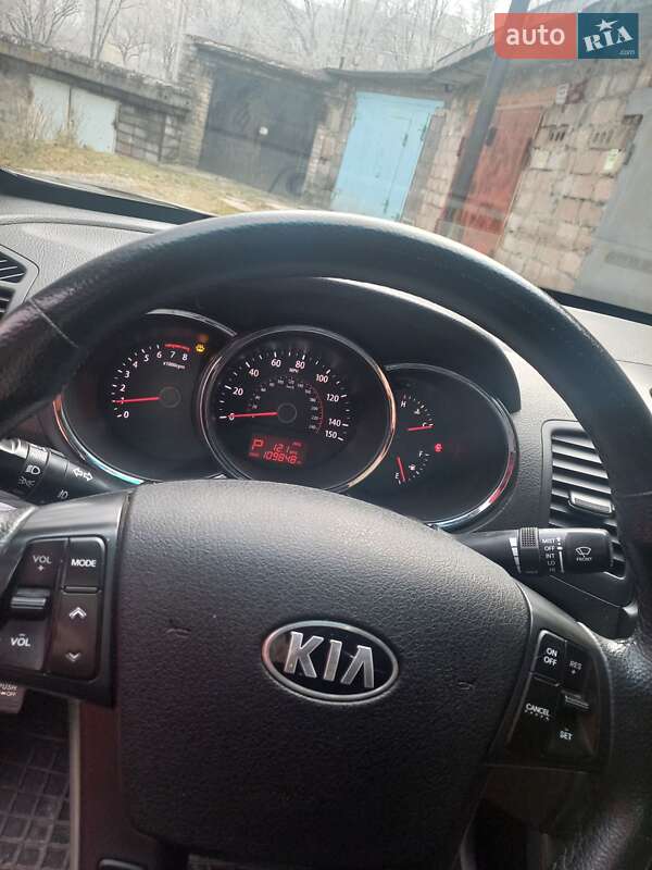 Позашляховик / Кросовер Kia Sorento 2011 в Кам'янському