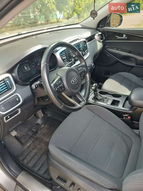 Позашляховик / Кросовер Kia Sorento 2016 в Южноукраїнську