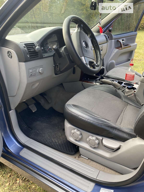 Внедорожник / Кроссовер Kia Sorento 2004 в Буске