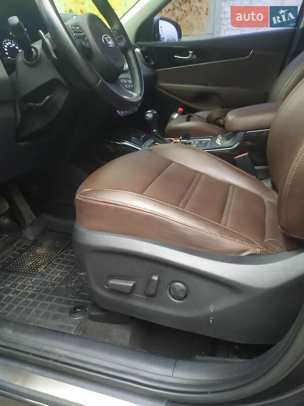 Внедорожник / Кроссовер Kia Sorento 2017 в Сумах фото 4 Внедорожник / Кроссовер Kia Sorento 2017 в Сумах