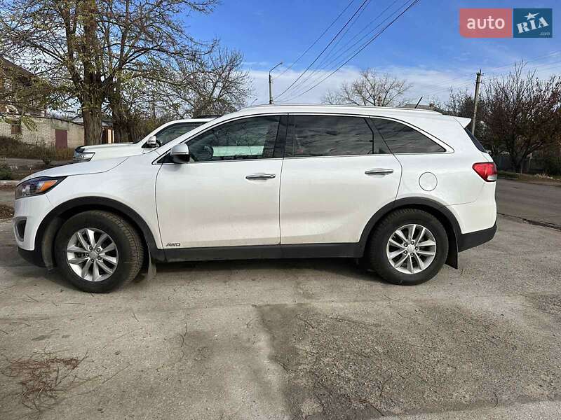 Позашляховик / Кросовер Kia Sorento 2015 в Веселиновому