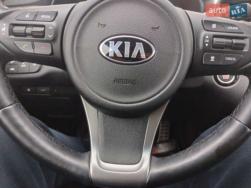 Позашляховик / Кросовер Kia Sorento 2017 в Сумах