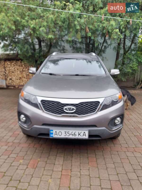 Внедорожник / Кроссовер Kia Sorento 2012 в 