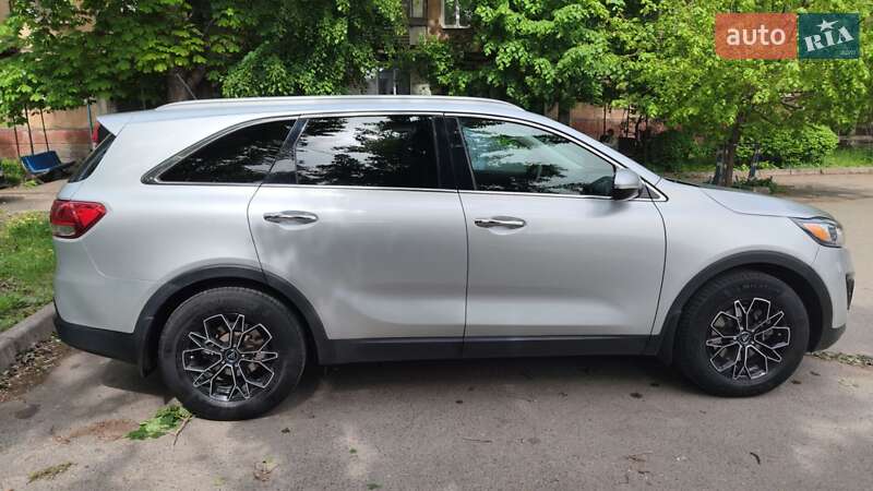 Внедорожник / Кроссовер Kia Sorento 2016 в Кривом Роге