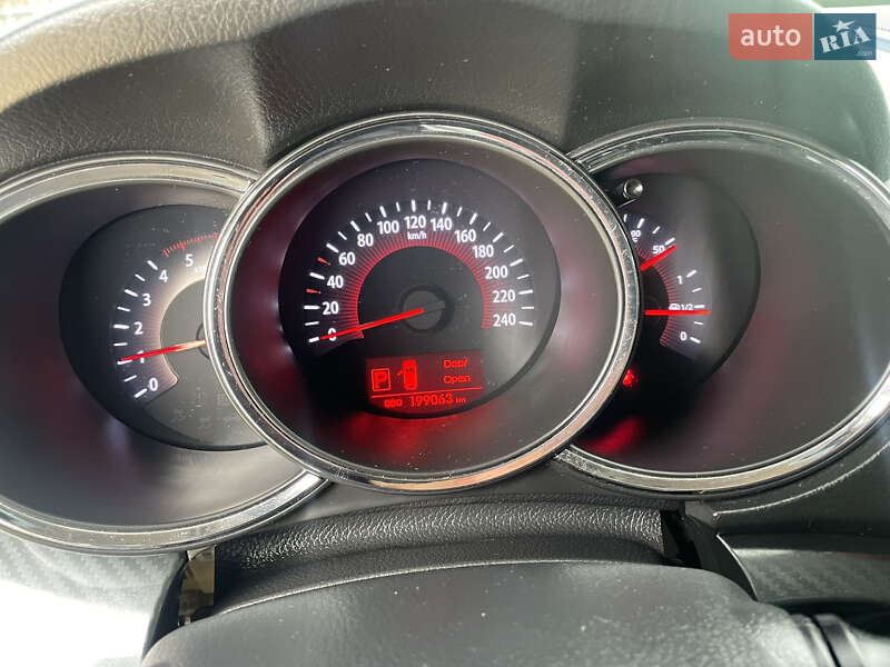 Позашляховик / Кросовер Kia Sorento 2011 в Івано-Франківську