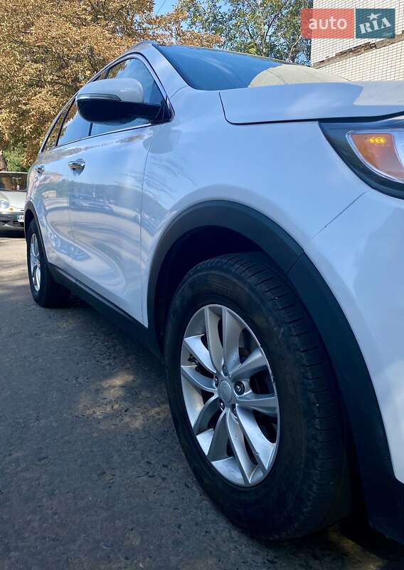 Позашляховик / Кросовер Kia Sorento 2015 в Кривому Розі