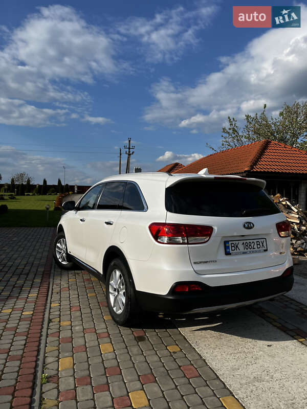Позашляховик / Кросовер Kia Sorento 2016 в Вараші
