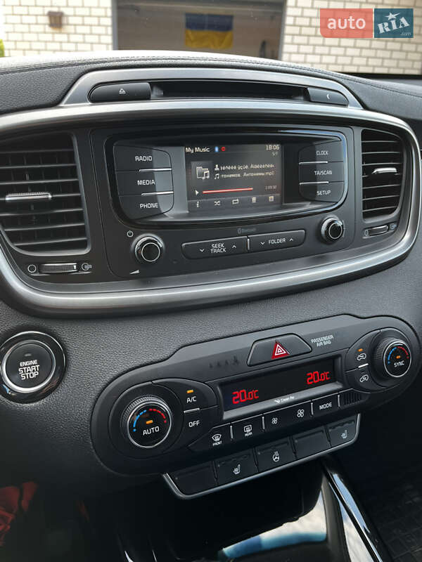 Позашляховик / Кросовер Kia Sorento 2016 в Вараші