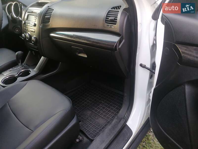 Внедорожник / Кроссовер Kia Sorento 2011 в Сторожинце