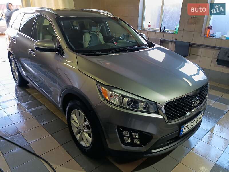 Внедорожник / Кроссовер Kia Sorento 2016 в Черняхове