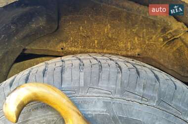 Внедорожник / Кроссовер Kia Sorento 2003 в 