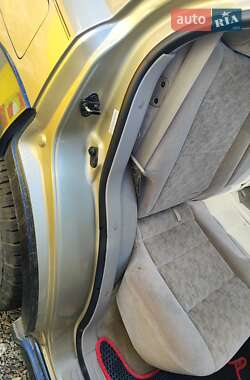 Внедорожник / Кроссовер Kia Sorento 2003 в 