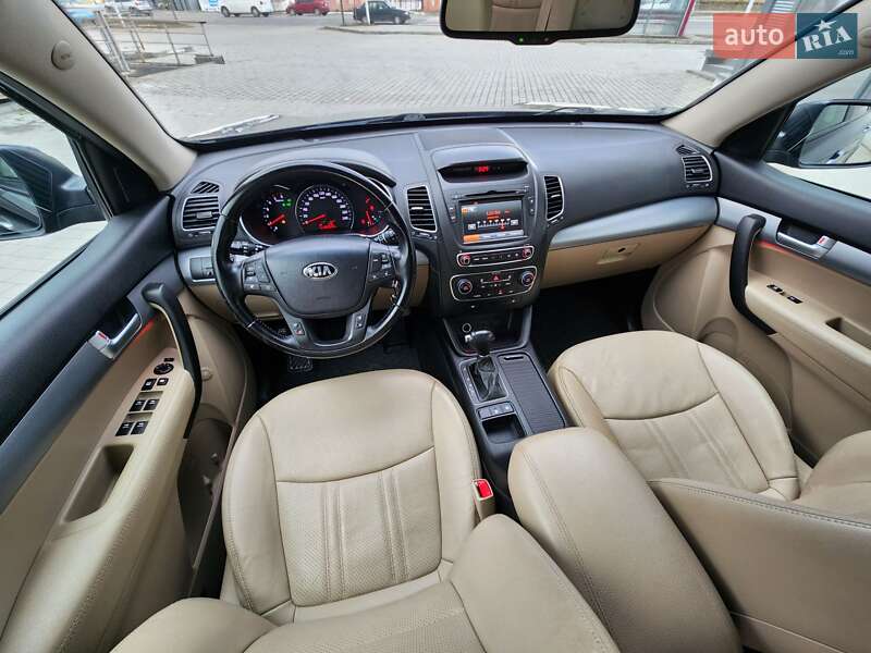 Позашляховик / Кросовер Kia Sorento 2015 в Івано-Франківську