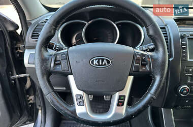 Позашляховик / Кросовер Kia Sorento 2012 в 