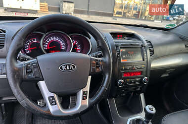 Позашляховик / Кросовер Kia Sorento 2012 в 