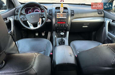 Позашляховик / Кросовер Kia Sorento 2012 в 