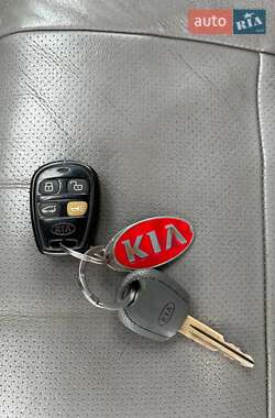 Внедорожник / Кроссовер Kia Sorento 2004 в 