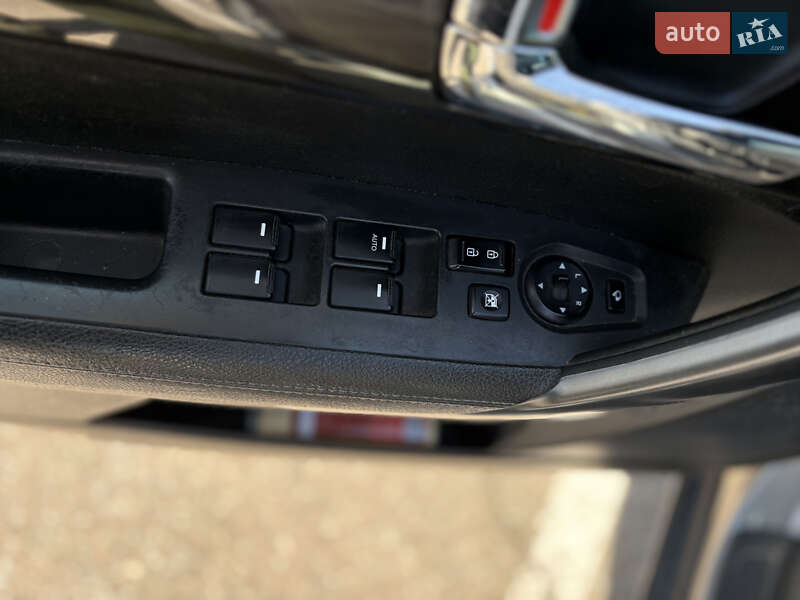 Позашляховик / Кросовер Kia Sorento 2012 в Житомирі