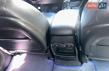 Позашляховик / Кросовер Kia Sorento 2012 в 
