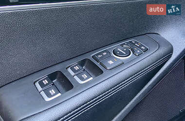 Позашляховик / Кросовер Kia Sorento 2015 в 