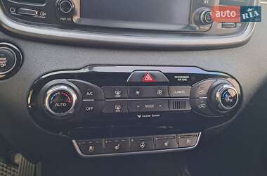 Позашляховик / Кросовер Kia Sorento 2017 в 